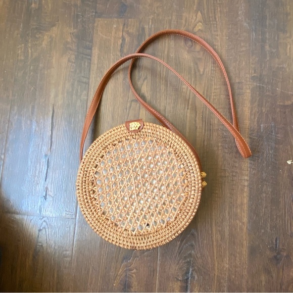World Market Boho Chic Round Woven Wicker Tan Crossbody Bag adjustable strap - Picture 9 of 10